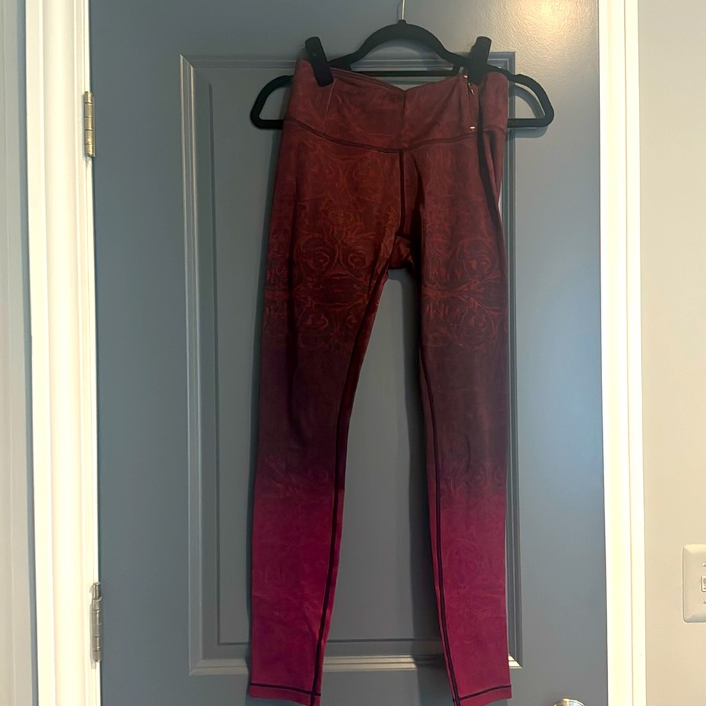Calia by Carrie Underwood, Maroon Patterned Leggings, Size Small